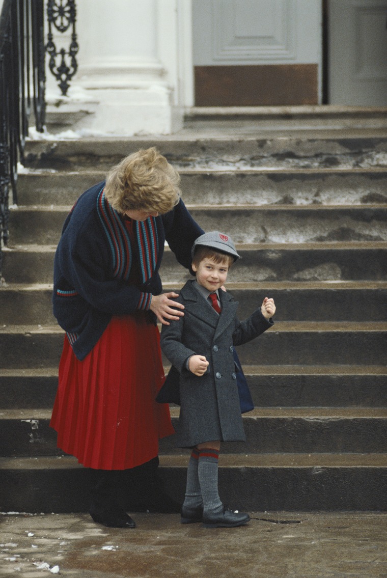 Diana, Princess of Wales (1961 - 1997) drops her son Prince William off at Wetherby School in London, 15th January 1987. (Photo by Tim Graham/Getty Im...