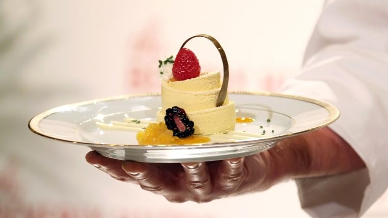 IMAGE: Golden Globes dessert