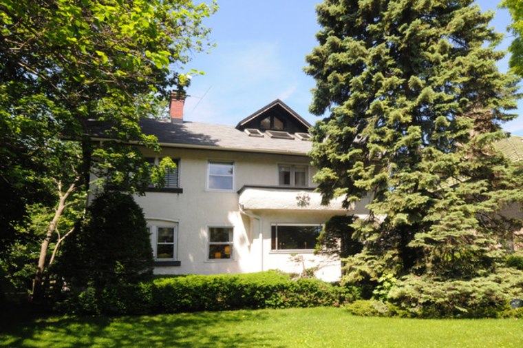 The family home of John and Joan Cusack outside Chicago has sold.