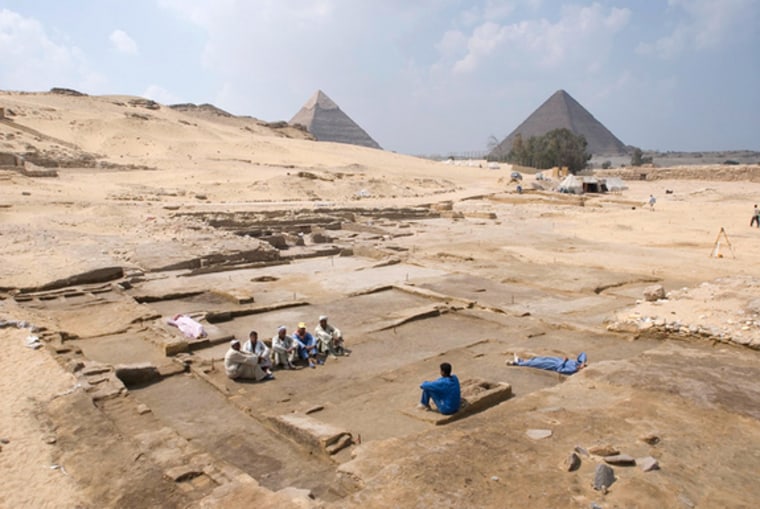 esearchers discovered the remains of a large housewith at least 21 rooms near the Giza pyramids and a nearby mound containing leopard teeth, the hind limbs of cattle, and seals with the titles of high-ranking officials. (This image was taken before excavation of the house was complete.)