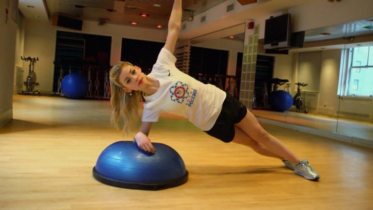 Gracie Gold does plank rotations