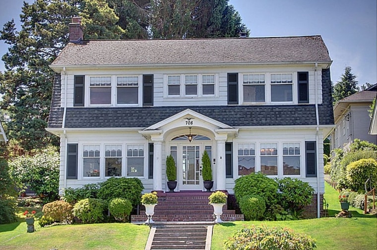 \"Twin Peaks\" fans might recognize this Everett, Washington, home as that of Laura Palmer.