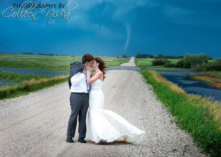 Tornado Gives Dream Wedding Photos Stunning Scary Backdrop 8806