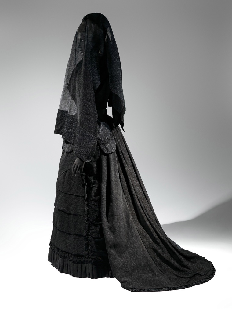Mourning Ensemble, 1870-1872
Black silk crape, black mousseline
The Metropolitan Museum of Art, Brooklyn Museum Costume Collection at The
Metropolitan...