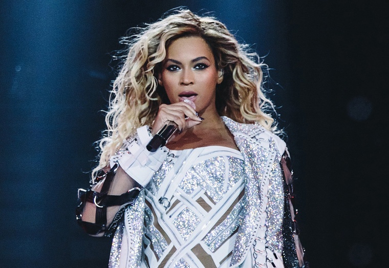 See Beyoncé Wear a Sparkling Recreation of Her Crazy In Love