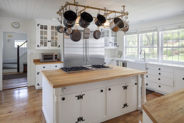 Renee Zellweger's country home has a top-of-the-line kitchen among its updates.