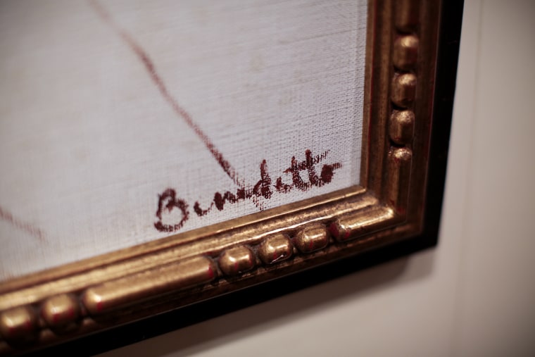 Image: Tony Bennett's signature on a canvas