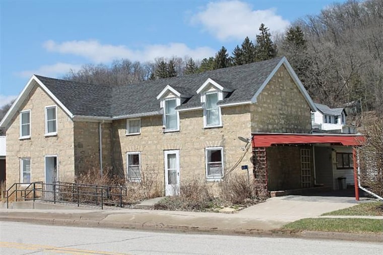 Former post office in Dorchester, Iowa