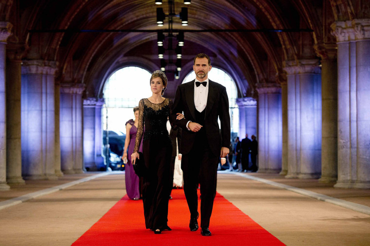 Spanish Crown Prince Felipe (R) and his wife Princess Letizia arrive at a gala dinner organised on the eve of the abdication of Queen Beatrix of the N...
