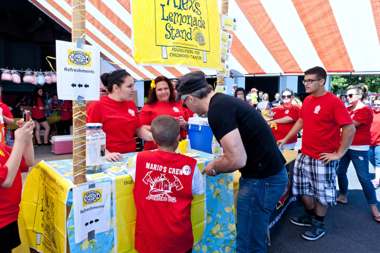 Jon Bon Jovi stops to buy some lemonade with Mario Carpino.