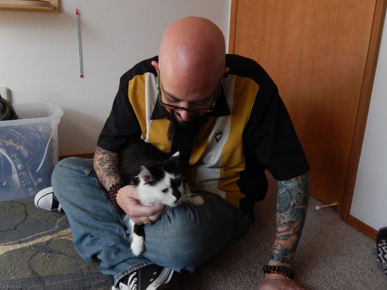 Image: Jackson Galaxy with Lux on \"My Cat From Hell\"