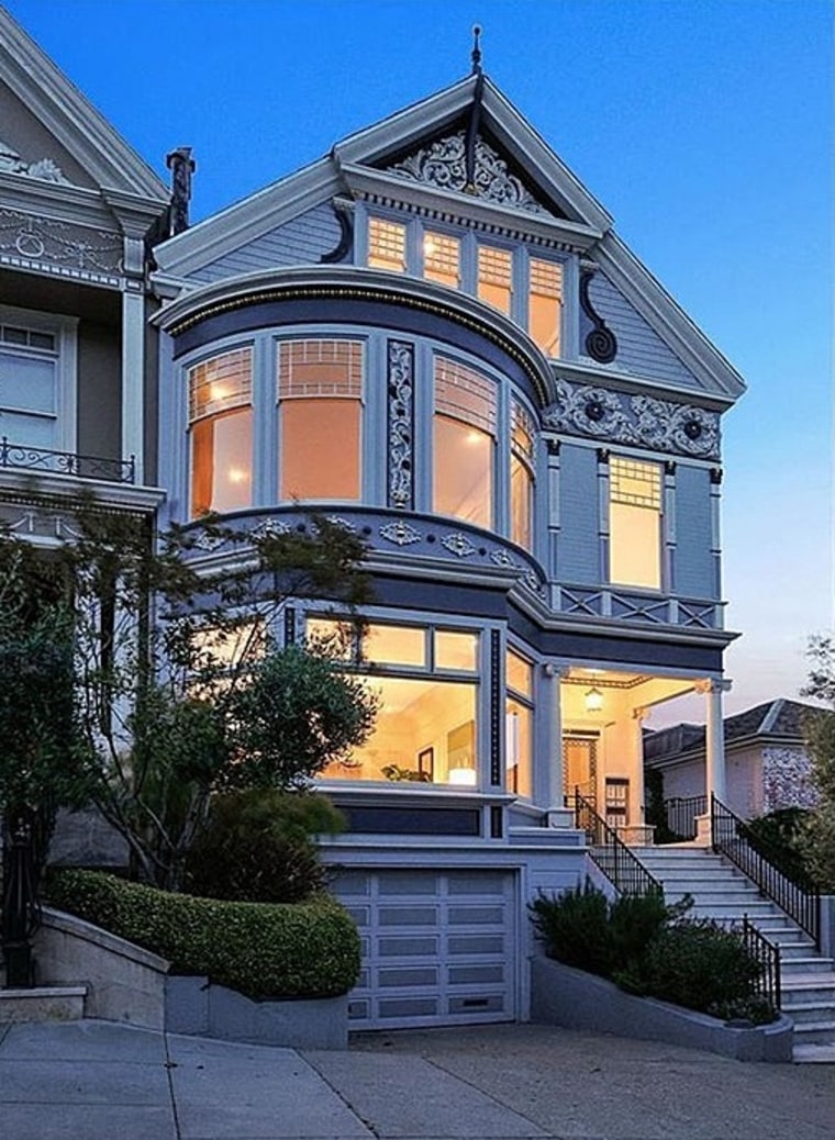 This San Francisco Victorian was built in 1889 and has six bedrooms and fireplaces.