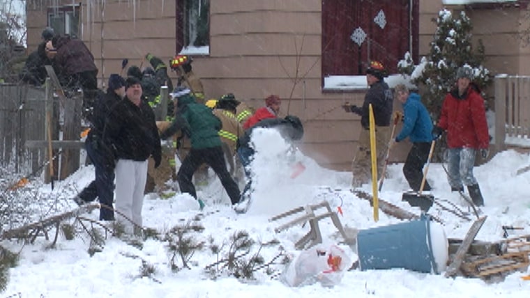 Neighbors in Missoula help after the avalanche.