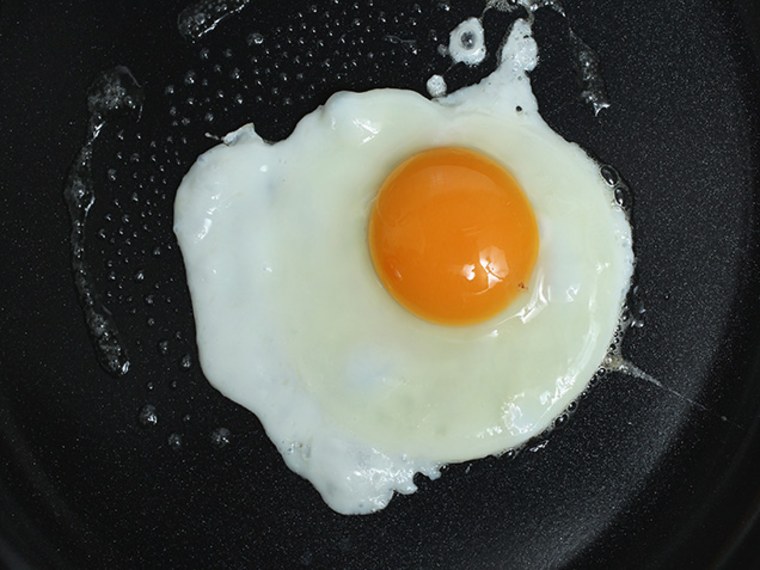 how to fry an egg