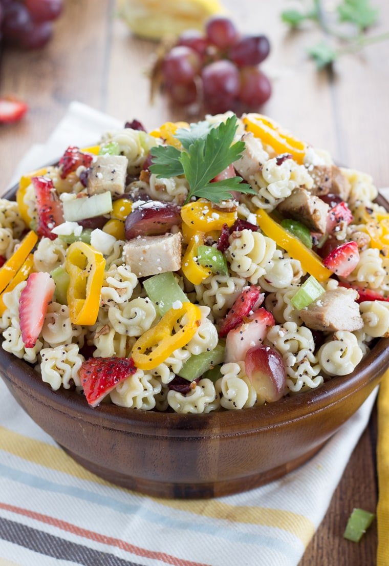 Lemon and poppy seed salad with chicken