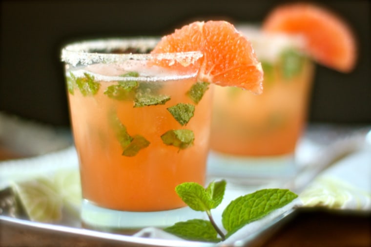 Pink grapefruit mojito