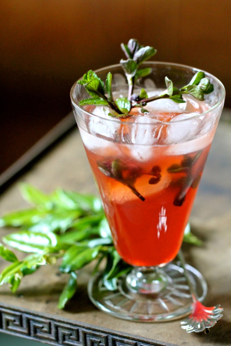 Pomegranate mojito cocktail