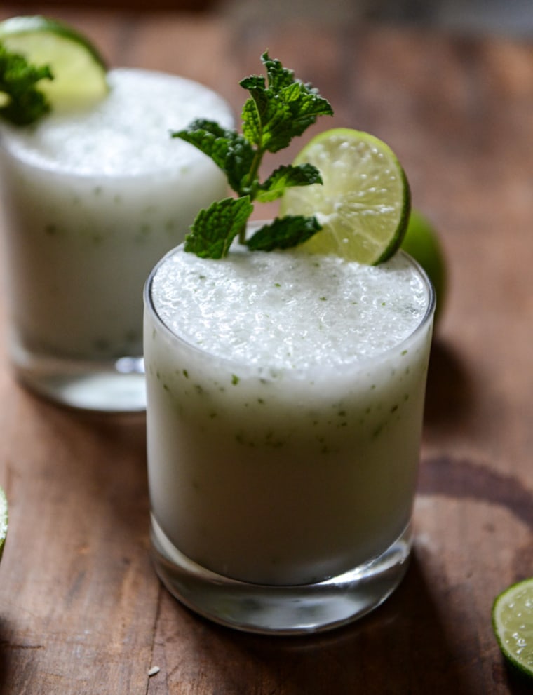 Frosty coconut mojito