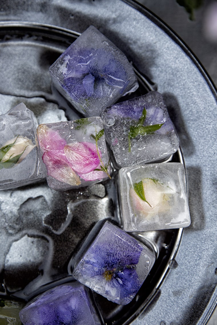 Easy Flavored Ice Cubes - Natural Deets