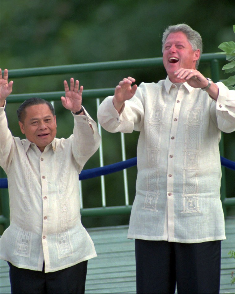 President Bill Clinton, right, and Prime Minister Barnharn Silpa-Archa of Thailand laugh as they both raise their hands to create a \"wave effect\" duri...