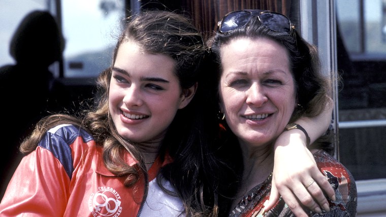 Image: Brooke Shields and mother Teri in 1980.