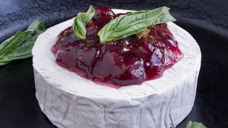 Cranberry baked brie