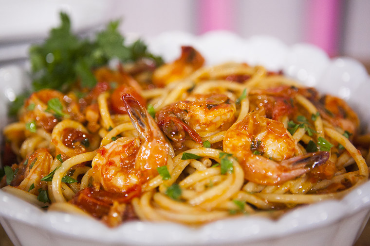 Laura Vitale and Willie Geist make Linguine with Shrimp all'Amatricia