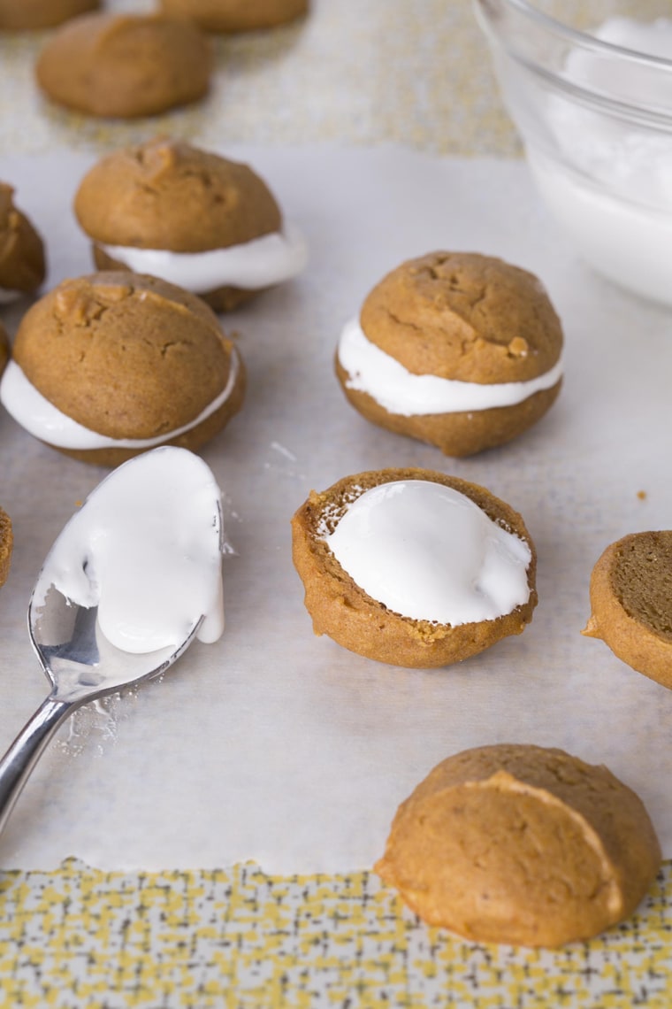 pumpkin whoopie pies