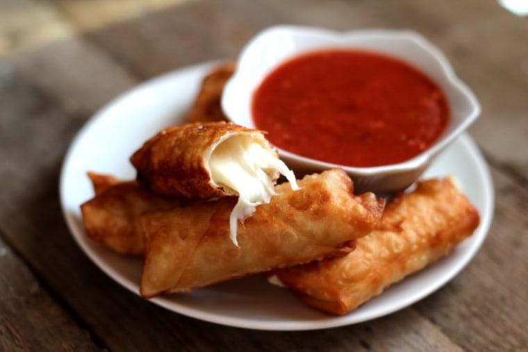 Wonton mozzarella sticks