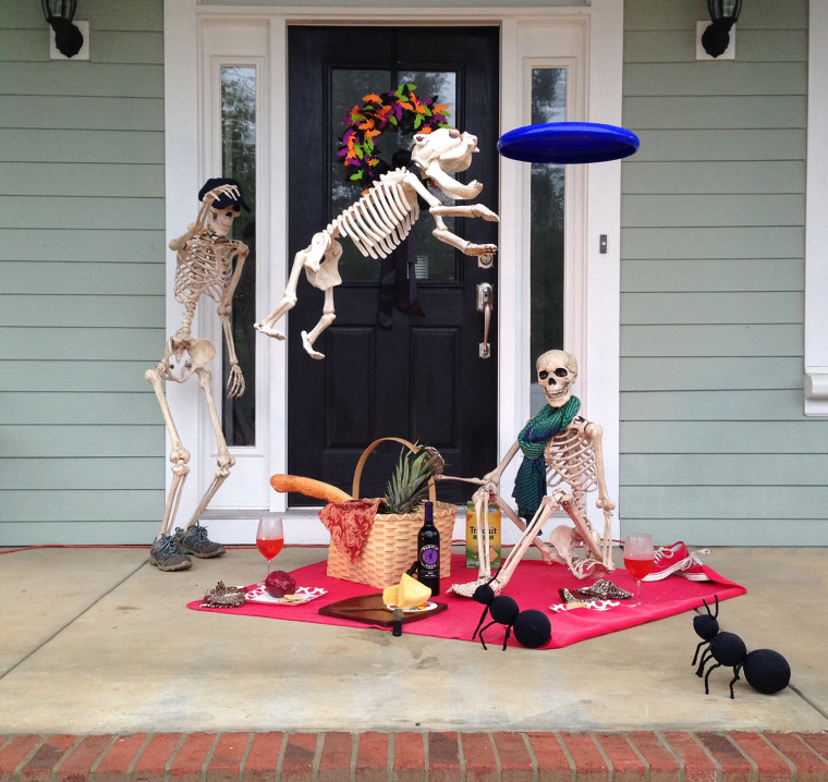 IMAGE: Skeleton picnic