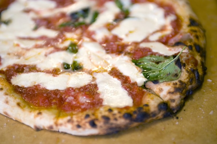 800 Degrees Margherita pizza