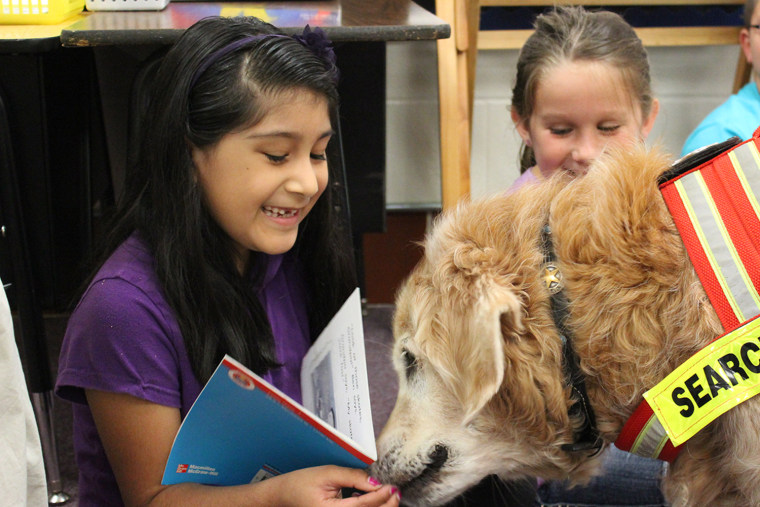 Bretagne the dog helping kids read at school