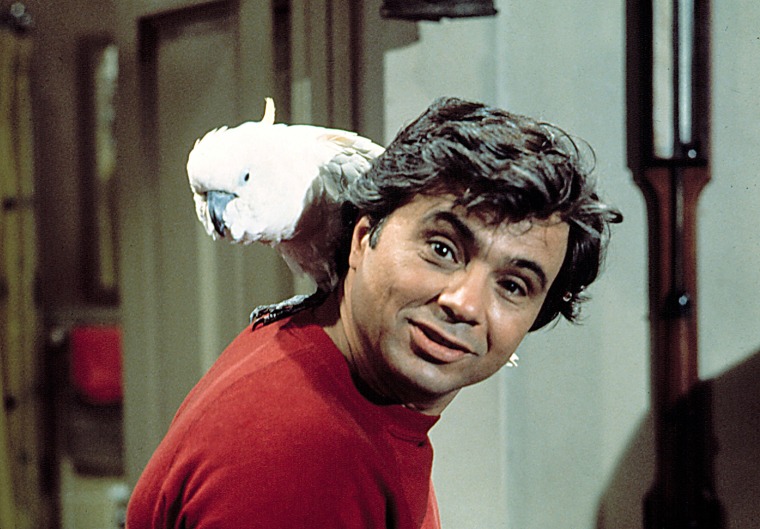 Robert Blake as \"Baretta\" with his crime-fighting cockatoo Fred.