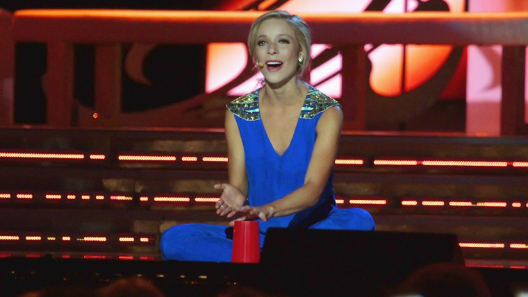 Kira Kazantsev sang with cups at the Miss America competition.