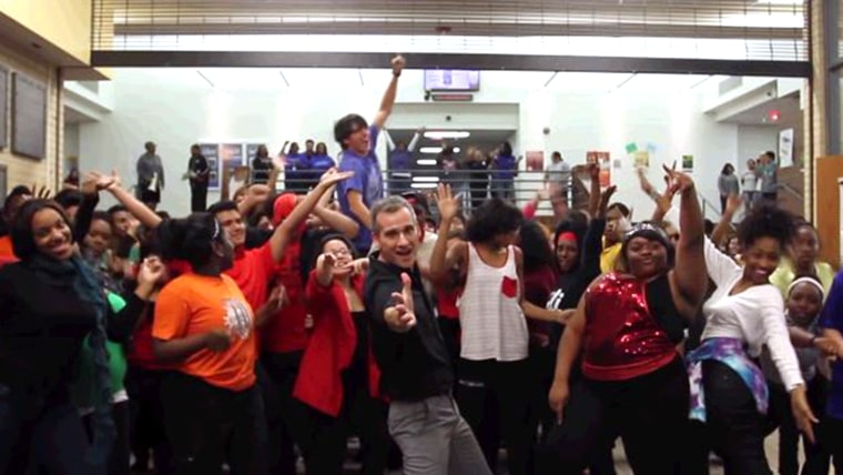 Image: \"Uptown Funk\" dance routine