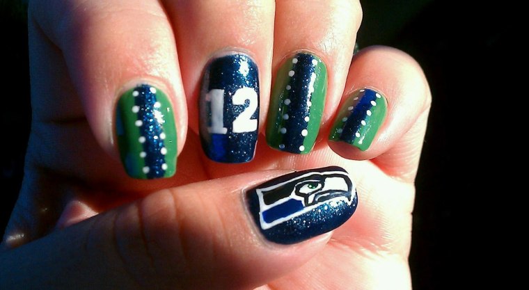 Super Bowl nail art for Seahawks and Patriots fans