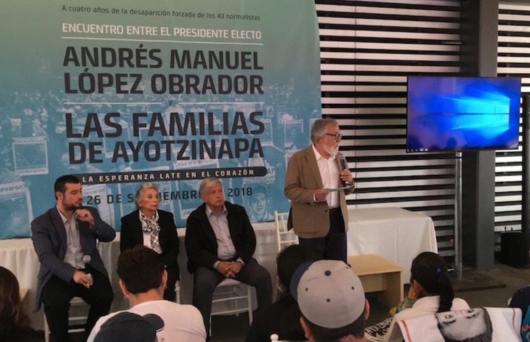 AMLO promete a los padres buscar la verdad sobre sus 43 hijos, hasta ...