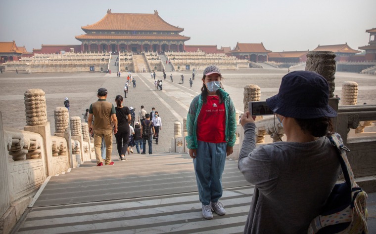 La Ciudad Prohibida, en Beijing, reabrió sus puertas a un número limitado de turistas después de tres meses de cierre.