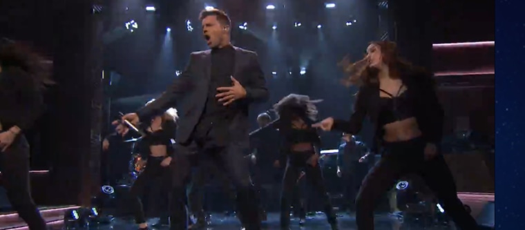 Jimmy Fallon Ricky Martin Ricky Martin cantó