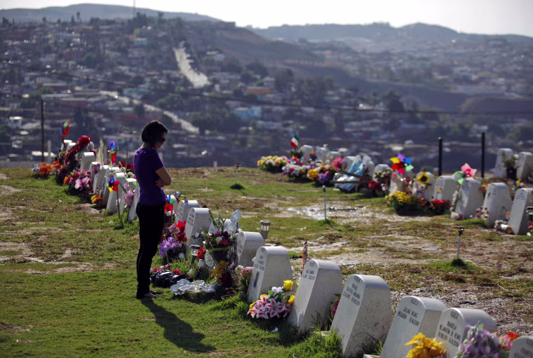 Image: Widow of police officer Luis Izquierdo