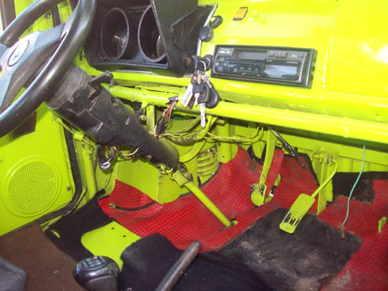 Image: Ex-homeless man builds car with hammer and chisel in Paraiba, Brazil