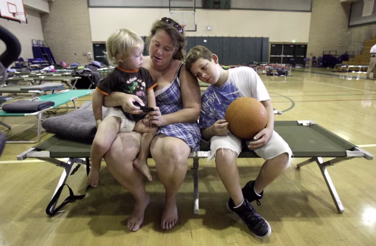 Image: Lincoln fire evacuees