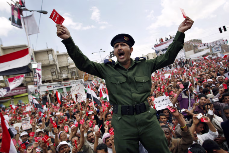 Image:A Yemeni army soldier who defected attends a demonstration against President Ali Abdullah Saleh in Sanaa