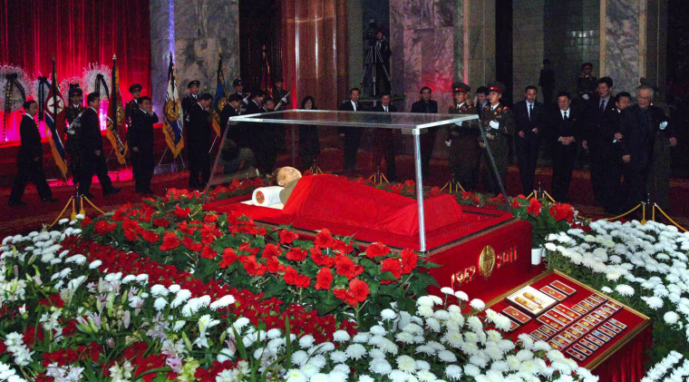 Image: North Koreans mourn Kim Jong Il's death