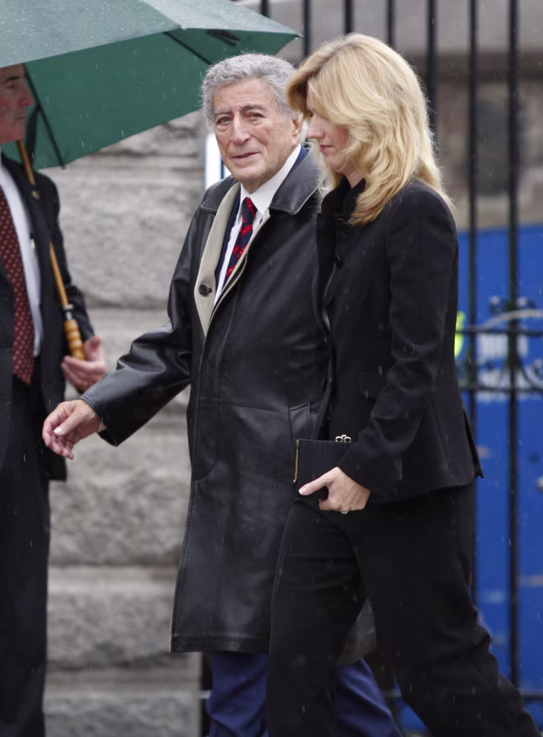 Image: Singer Bennett and his wife Crow arrive for the funeral services of U.S Senator Edward Kennedy in Boston