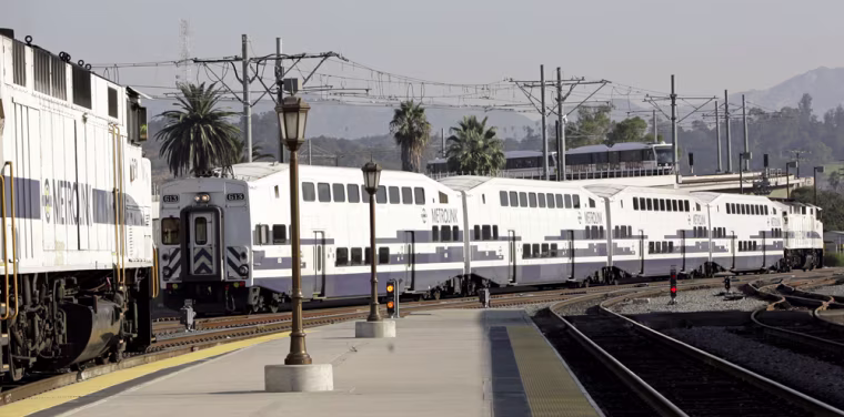 A Metrolink commuter train arrives from the Chatsworth station into the downtown Los Angeles Union Station Monday morning, Sept. 15, 2008. It is the first rail commuter run from the area impacted by Friday's deadly train collision. (AP Photo/Nick Ut)