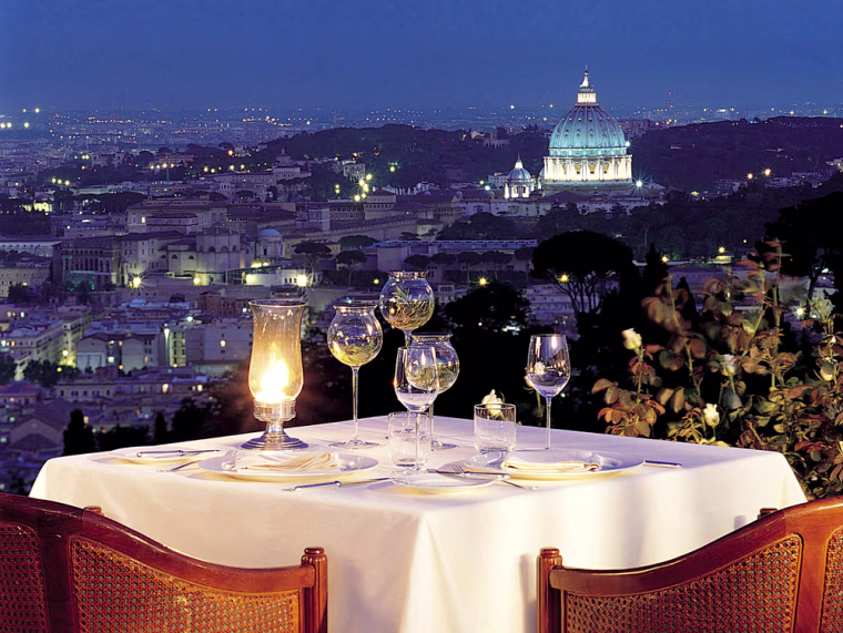 Rome Cavalieri Hilton - view over Vatican City from rooftop restaurant.

Please Credit: Vismedia
Tel:  (0)20 7436 9595