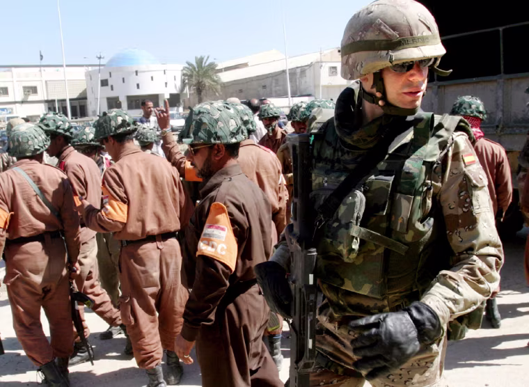 SPANISH TROOPS PATROL TOWN OF DIWANIYA WITH IRAQI PARAMILITARY POLICE
