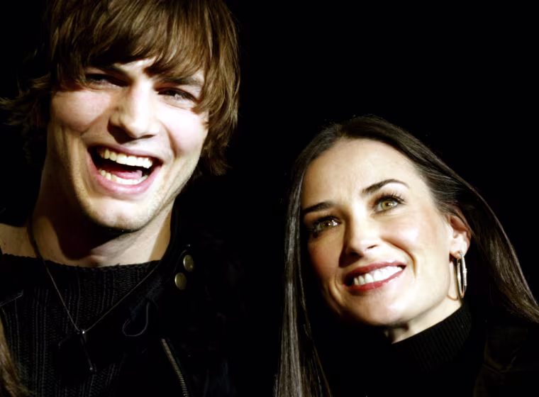 ACTOR ASHTON KUTCHER AND GIRLFRIEND ACTRESS DEMI MOORE AT PREMIERE