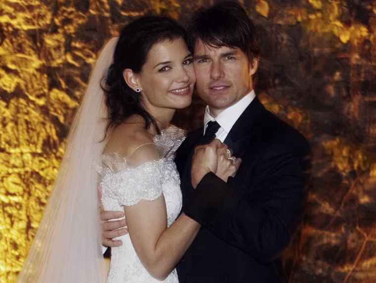 Actor Tom Cruise and Katie Holmes in their official wedding portrait in Italy